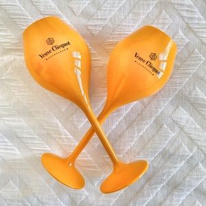 TWO Veuve Clicquot champagne cups